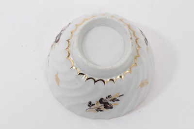 Lot 295 - A New Hall slop bowl, a Chamberlain's Worcester inkwell and cover and other items