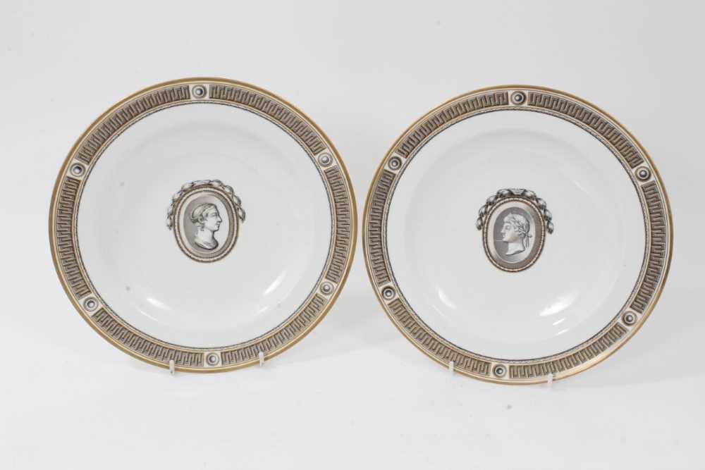 Lot 277 - A pair of Vienna plates, painted in Neoclassical style, circa 1780