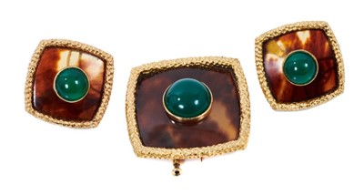 Lot 703 - A pair of Boucheron gold tortoiseshell and chrysoprase earrings and brooch, 1970's, in Bouchoron case.