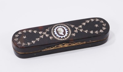 Lot 750 - Fine Georgian tortoiseshell and silver inlaid toothpick case with porcelain classical portrait panel to lid and gilt metal mounts 8.1 cm wide