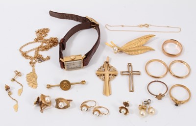 Lot 643 - Group of gold jewellery