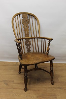 Lot 1402 - 19th century ash and elm Windsor chair