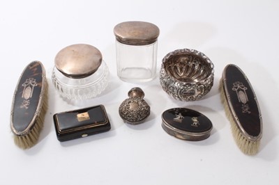 Lot 435 - Selection of late 19th/early 20th century silver and other items