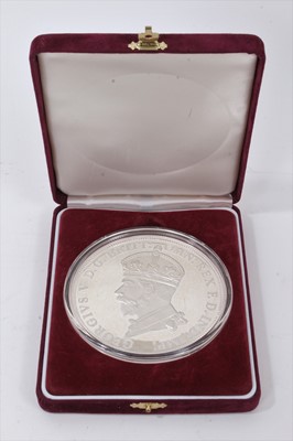 Lot 419 - Australia - A white metal proof medallion commemorating 'Parliament House' 1927 (N.B. Design and legends as with regular issue 1927 Florin but diameter 88mm and weight 187.1 grams.) In original cas...