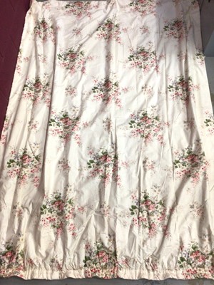 Lot 1439 - Jean Munro good quality pair interlined cream floral pattern curtains