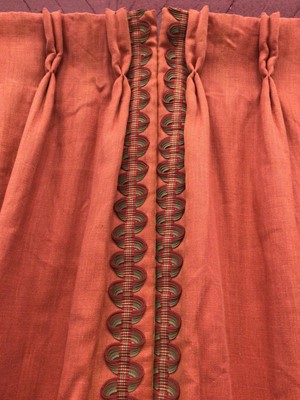 Lot 1442 - Colefax and Fowler good quality pair of terracotta coloured interlined linen mix curtains, with double pinch pleat heading and Delano gimp braid along the edge, measuring 106cm wide x 236cm drop