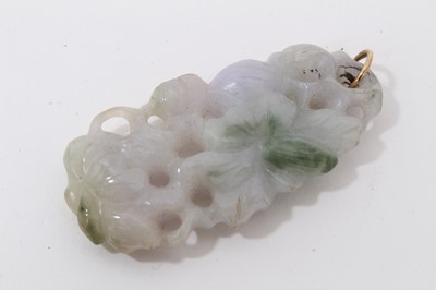 Lot 922 - Carved jade pendant