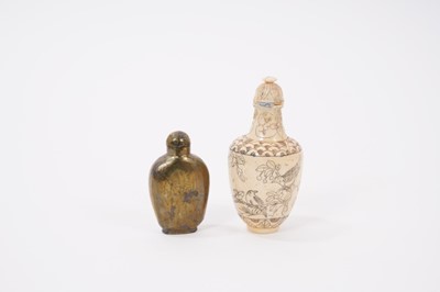 Lot 919 - Two snuff bottles