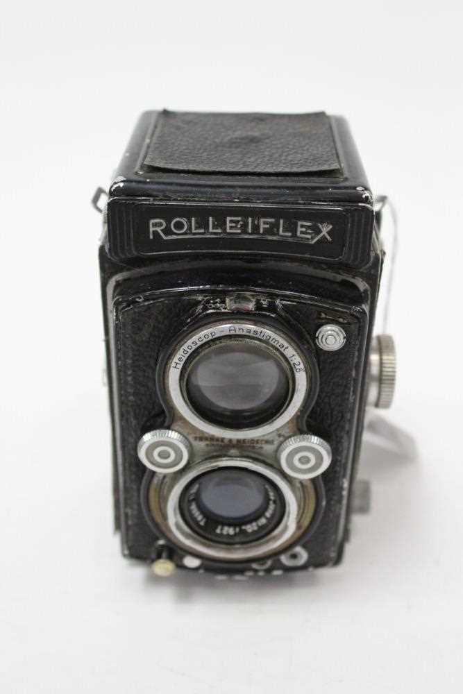 Lot 2456 - Rolleiflex Twin Lens Reflex camera with Carl Zeiss Tessa 75mm f/3.5 lens