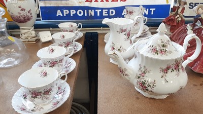 Lot 1165 - Royal Albert Lavender Rose pattern teaset - 22 pieces