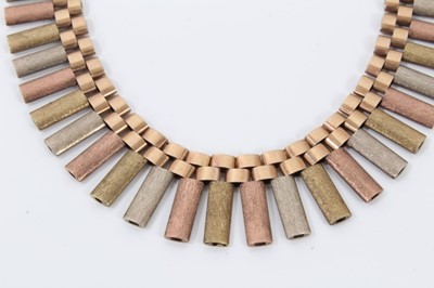 Lot 175 - Contemporary 9ct three colour gold fringe style necklace