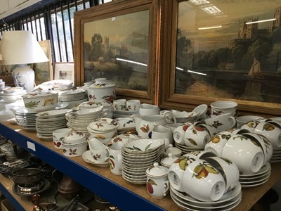 Lot 117 - Extensive collection of Royal Worcester Evesham pattern china, including dinner and tea wares