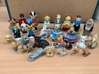 Lot 1148 - Selection of Wade figures and Whimsies, together with a selection of Wade money boxes including five Natwest pigs