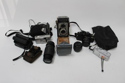 Lot 2451 - Yashica B camera, etc