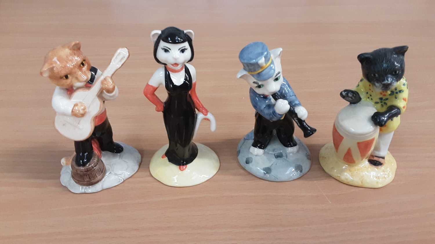 Lot 1178 - Nine Beswick Cat and other figures