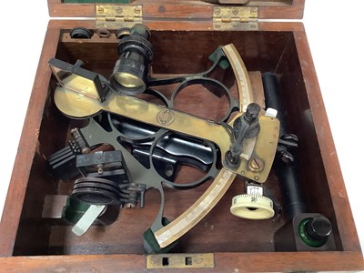 Lot 2535 - Cased sextant