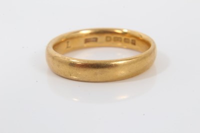 Lot 5 - 22ct gold wedding ring