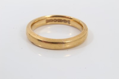 Lot 52 - 22ct gold wedding ring