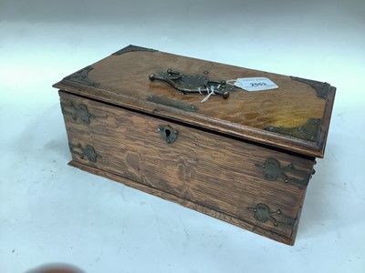 Lot 2553 - Edwardian oak cigar box with brass fittings, 28.5cm across