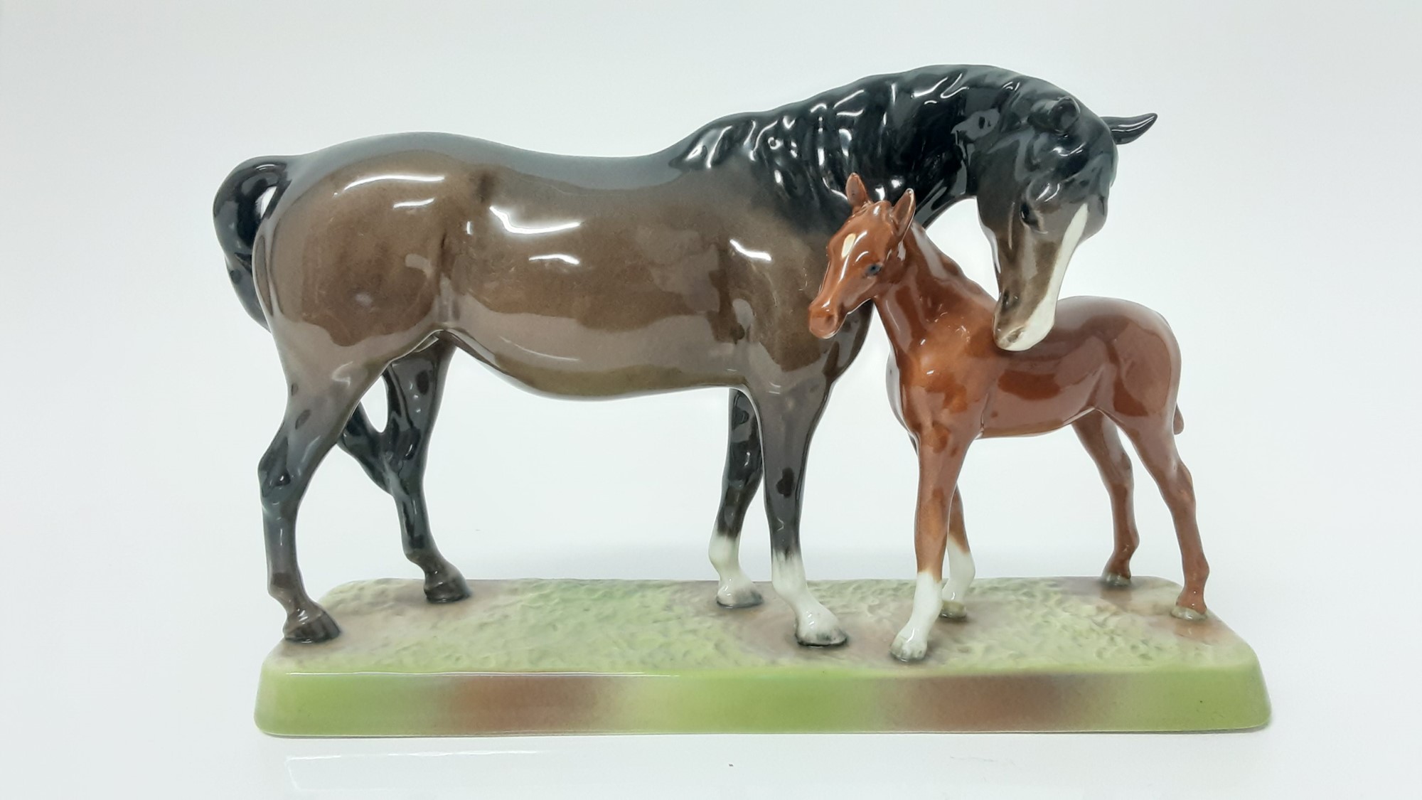 Lot 35 - Beswick Mare and Foal, model no. 1811,