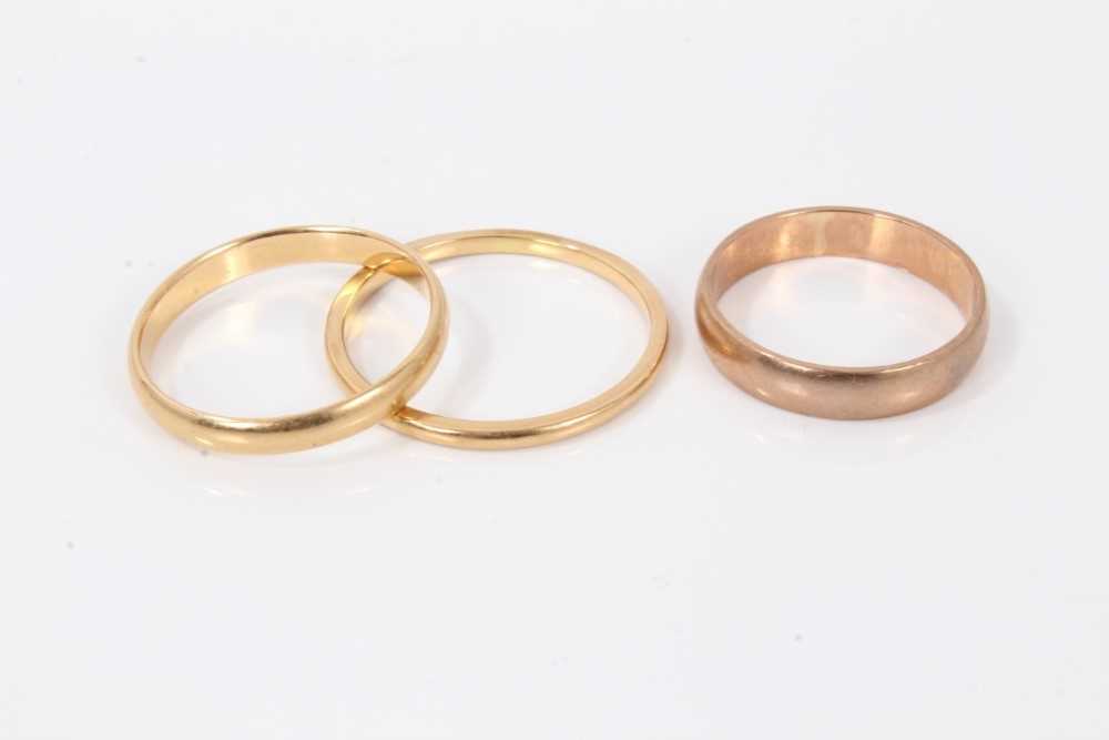 Lot 322 - 9ct gold wedding ring and two yellow metal