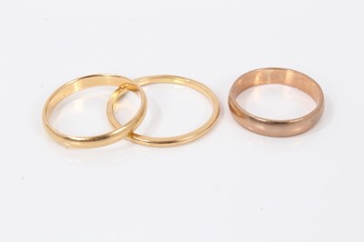 Lot 322 - 9ct gold wedding ring and two yellow metal wedding rings (3)