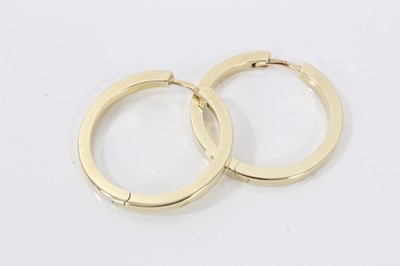 Lot 26 - Group of gold and yellow metal earrings