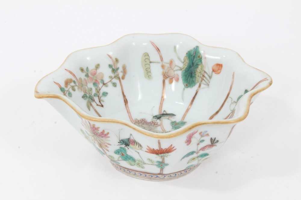 Lot 186 - Chinese famille rose lobed bowl, Tongzhi mark