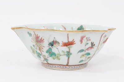 Lot 186 - Chinese famille rose lobed bowl, Tongzhi mark
