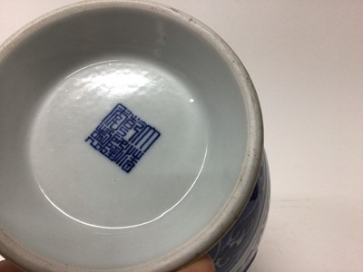 Lot 185 - Chinese blue and white lotus vase