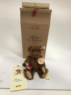 Lot 1808 - Steiff Bears Nos 407246 and 037955 both in original boxes