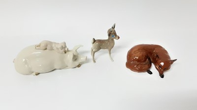 Lot 98 - Selection of Beswick animals including cat, dogs, donkeys, fox, pig etc (13)
