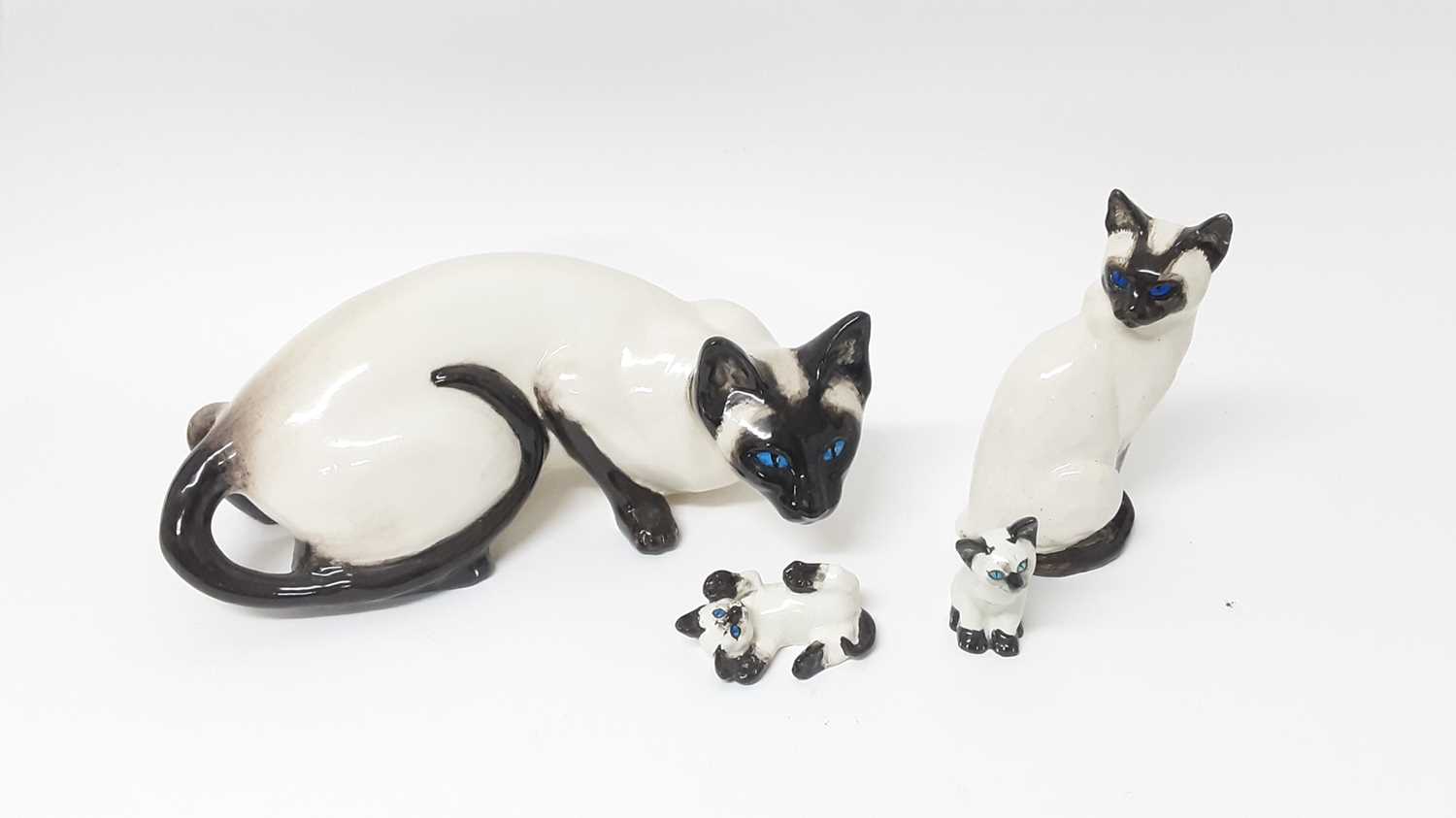 Lot 104 - Five Seneshall pottery cats
