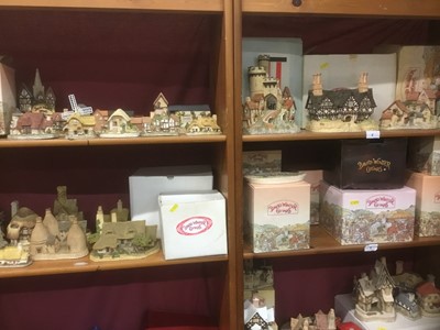 Lot 233 - Large collection of David Winter cottages