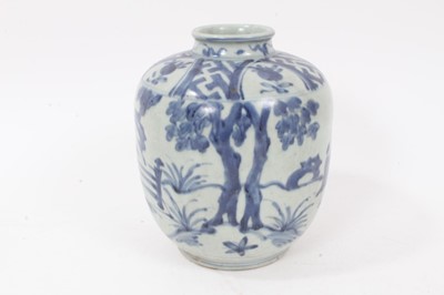 Lot 141 - Chinese blue and white ceramics