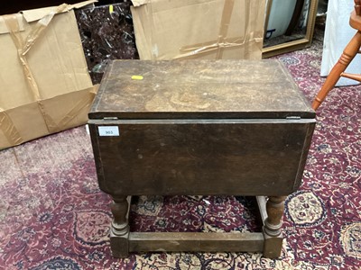 Lot 903 - Oak drop leaf joint stool