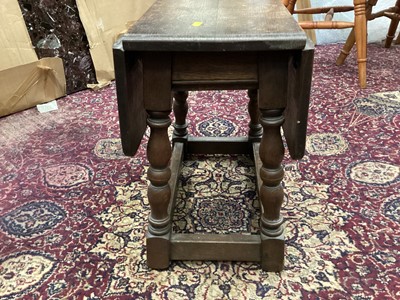 Lot 903 - Oak drop leaf joint stool