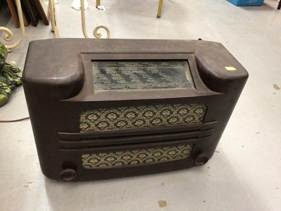 Lot 615 - Vintage Philips Bakelite table top radio