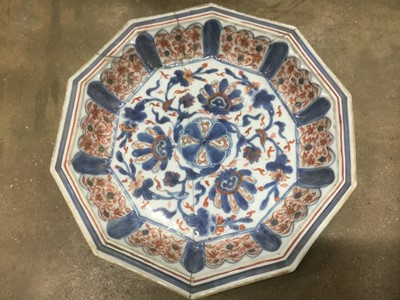Lot 162 - 17th century Chinese imari porcelain dish (staple repair)