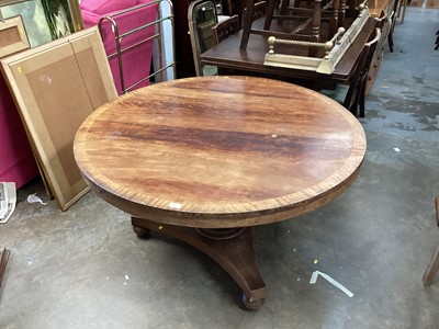 Lot 967 - Late Regency mahogany crossbanded breakfast table