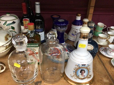 Lot 516 - Quantity of alcohol, including commemorative whisky decanters