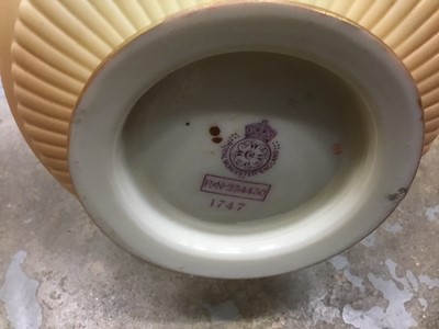Lot 155 - Small group of ceramics