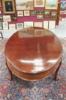 Lot 1460 - Large 1930s Georgian-style oval mahogany...