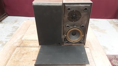 Lot 2335 - Bang & Olufsen record player and speakers