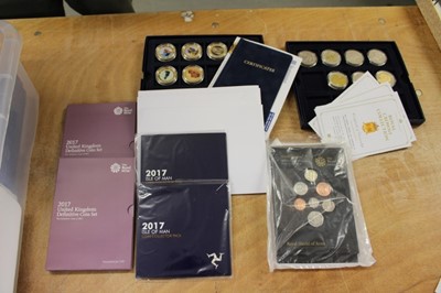 Lot 480 - World - Mixed coins to include G.B. Royal Mint silver Twenty Pounds 2015, 2016 x 2, uncirculated flatpack sets 2017 x 2, Beatrix Potter 'Peter Rabbit' 50 pence x 5, Westminster issued part Crown...