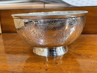 Lot 709 - Victorian silver sugar bowl with beaded border and engraved foliate decoration, (London 1881), 5.5ozs