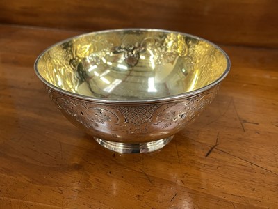 Lot 710 - Victorian silver sugar bowl with engraved foliate band and reeded borders with gilded interior, (London 1853), 5.8ozs