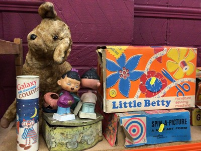 Lot 543 - Group of children's toys to include Little Betty miniature sewing machine