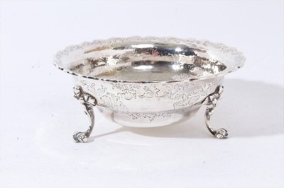 Lot 261 - Victorian silver sugar bowl with engraved foliate scroll decoration, 8ozs