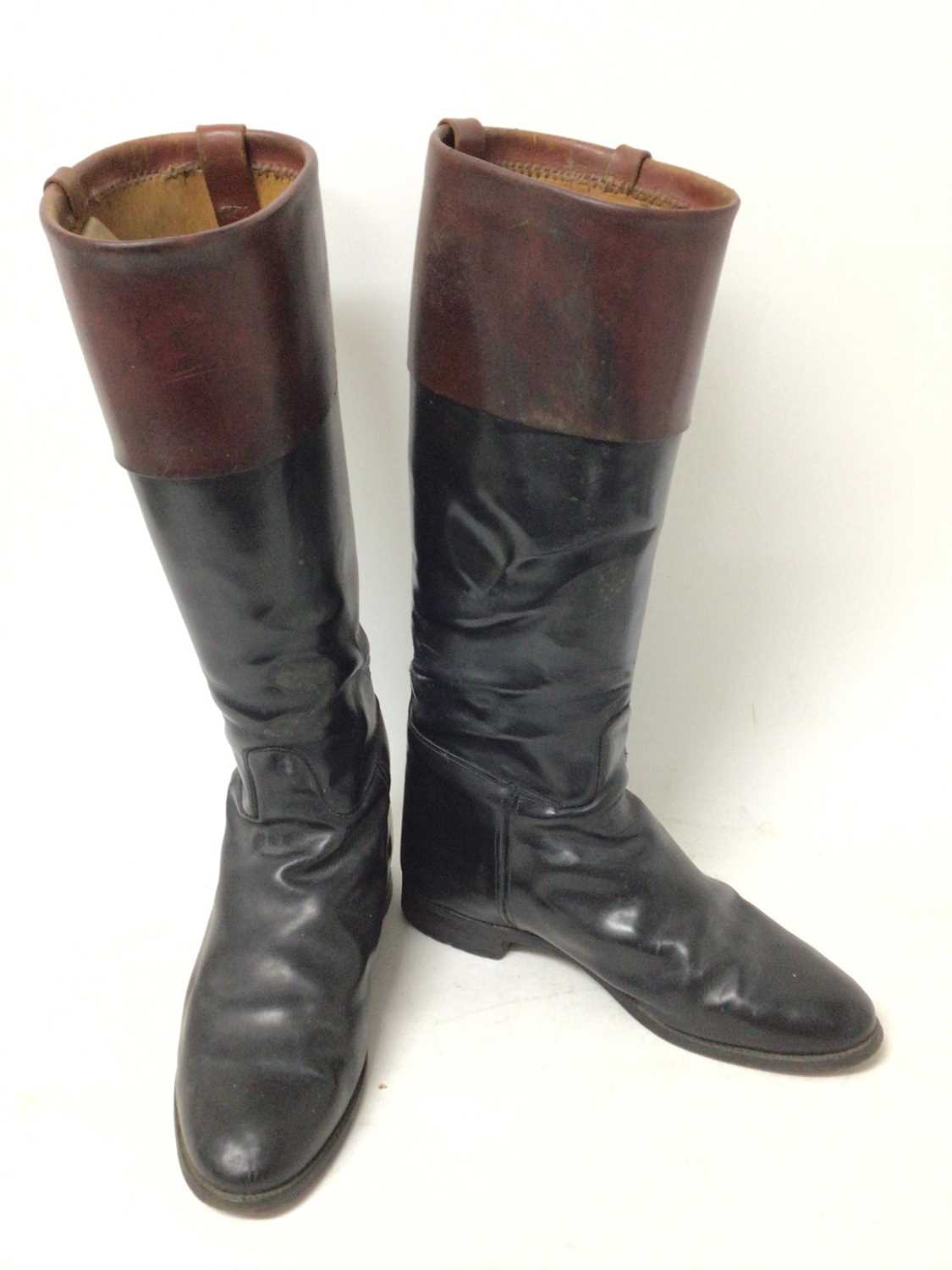 Lot 901 - Pair of gentlemans black leather hunting boots with brown tops, size 11